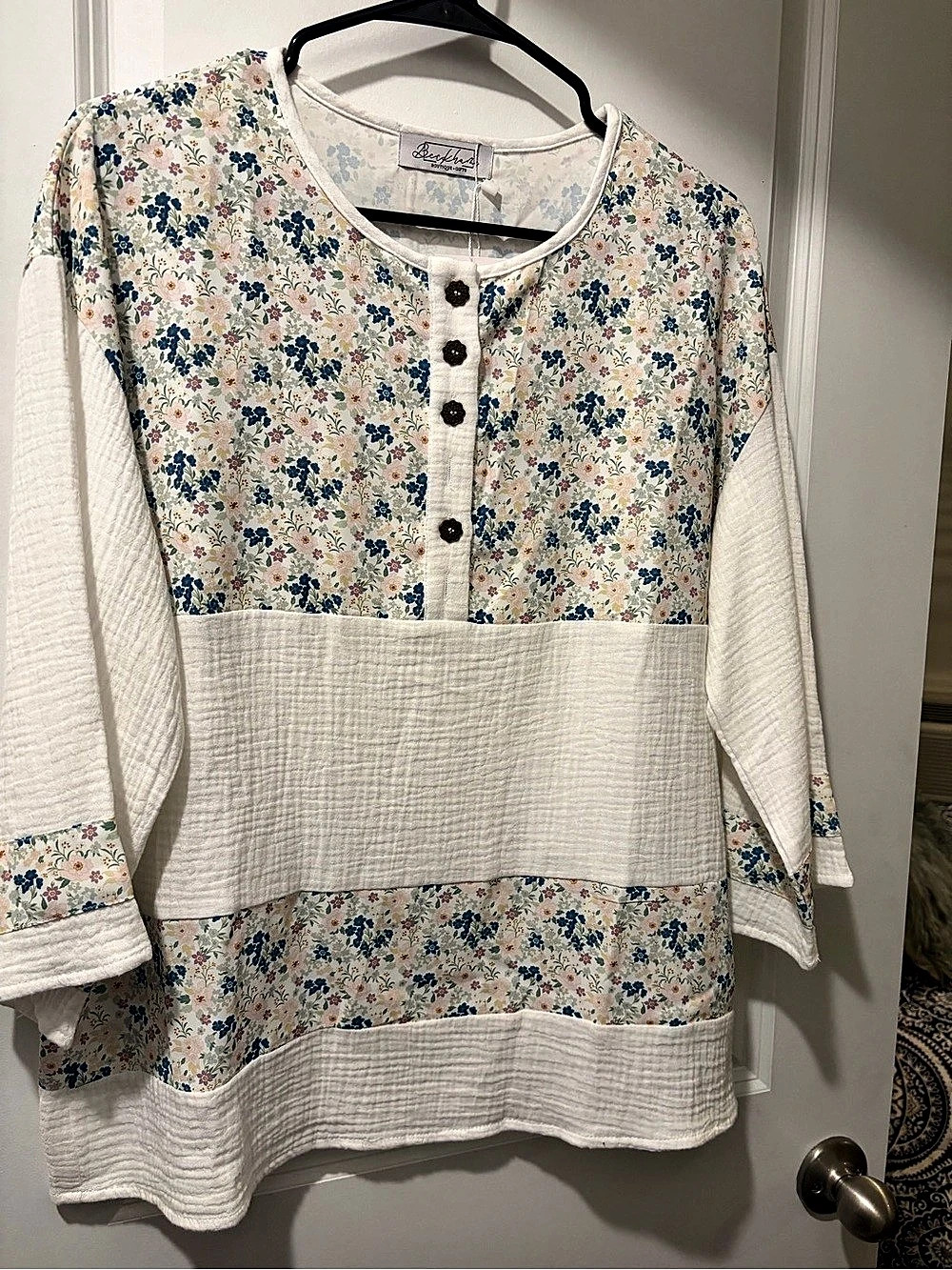 Beckham Boutique Floral Long Sleeve Tunic in Cream & Blue NWT
